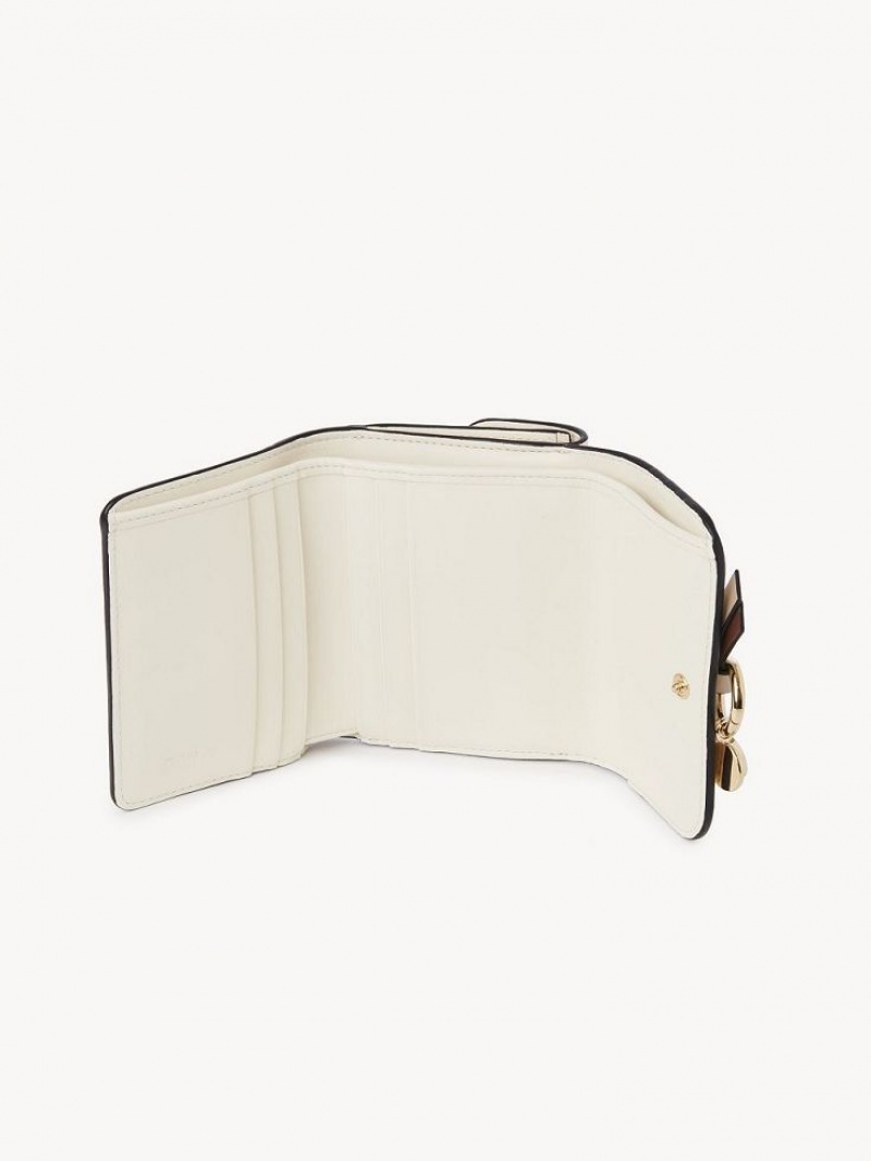 Chloe Alphabet Small Tri-fold Liten Plånbok Vita | CHE-SR14288