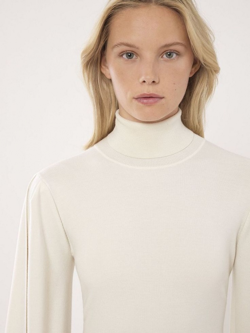 Chloe Fitted Mock-neck Stickat Vita | CHE-SR13958