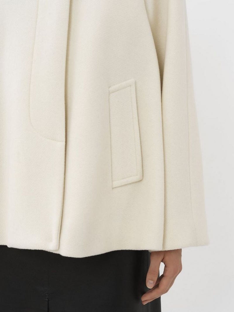 Chloe Korta Cape Rockar Vita | CHE-SR13799