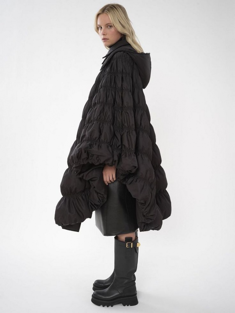 Chloe Ruched Puffer Cape Rockar Svarta | CHE-SR13815